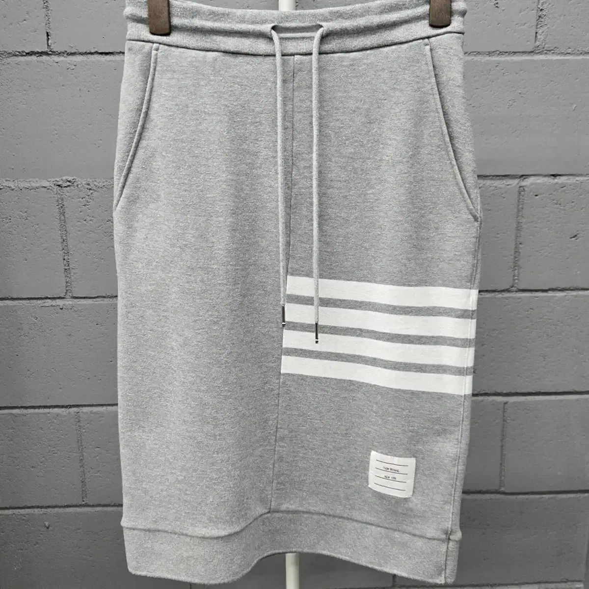 レディース38サイズ トム ブラウン 斜めボーダー 四本サイドライン コットン スカート