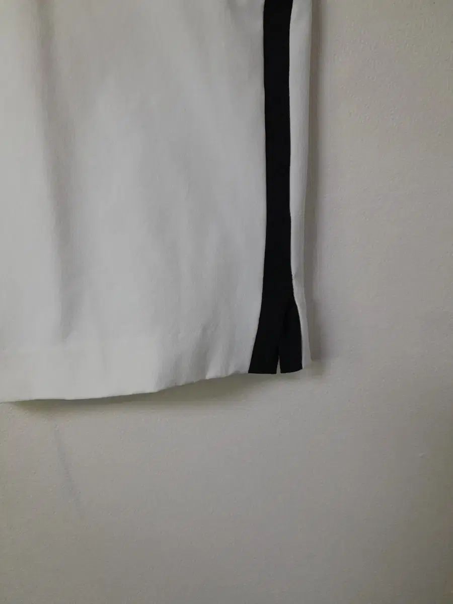 J．リンドバーグ パンツ 白 定2.4万 J.LINDEBERG ゴルフパンツ W25 白