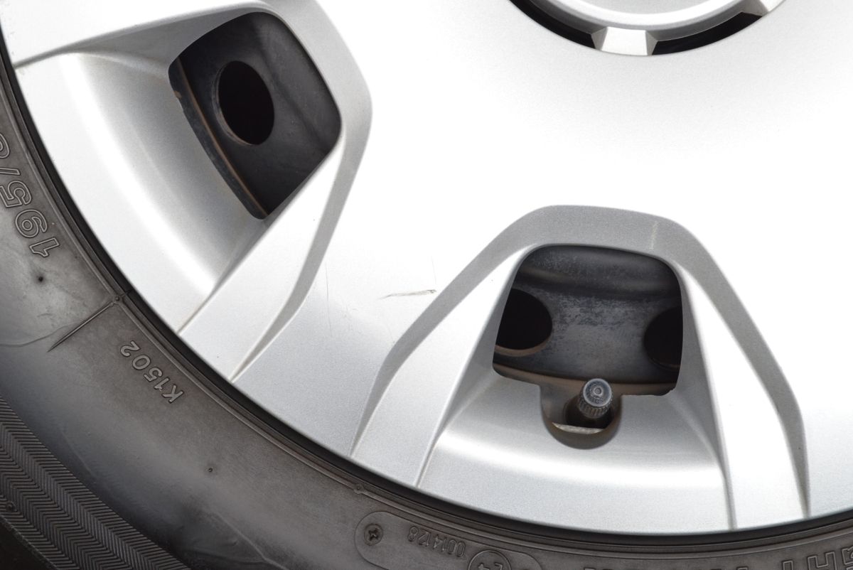 大特価】トヨタ 200 ハイエース 純正 15in 6J +35 PCD139.7 