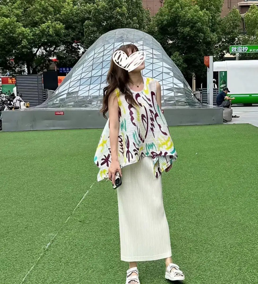 PLEATS PLEASE ホワイトスカート PLEATS PLEASE(プリーツプリーズ) フィジーバウンス トップス