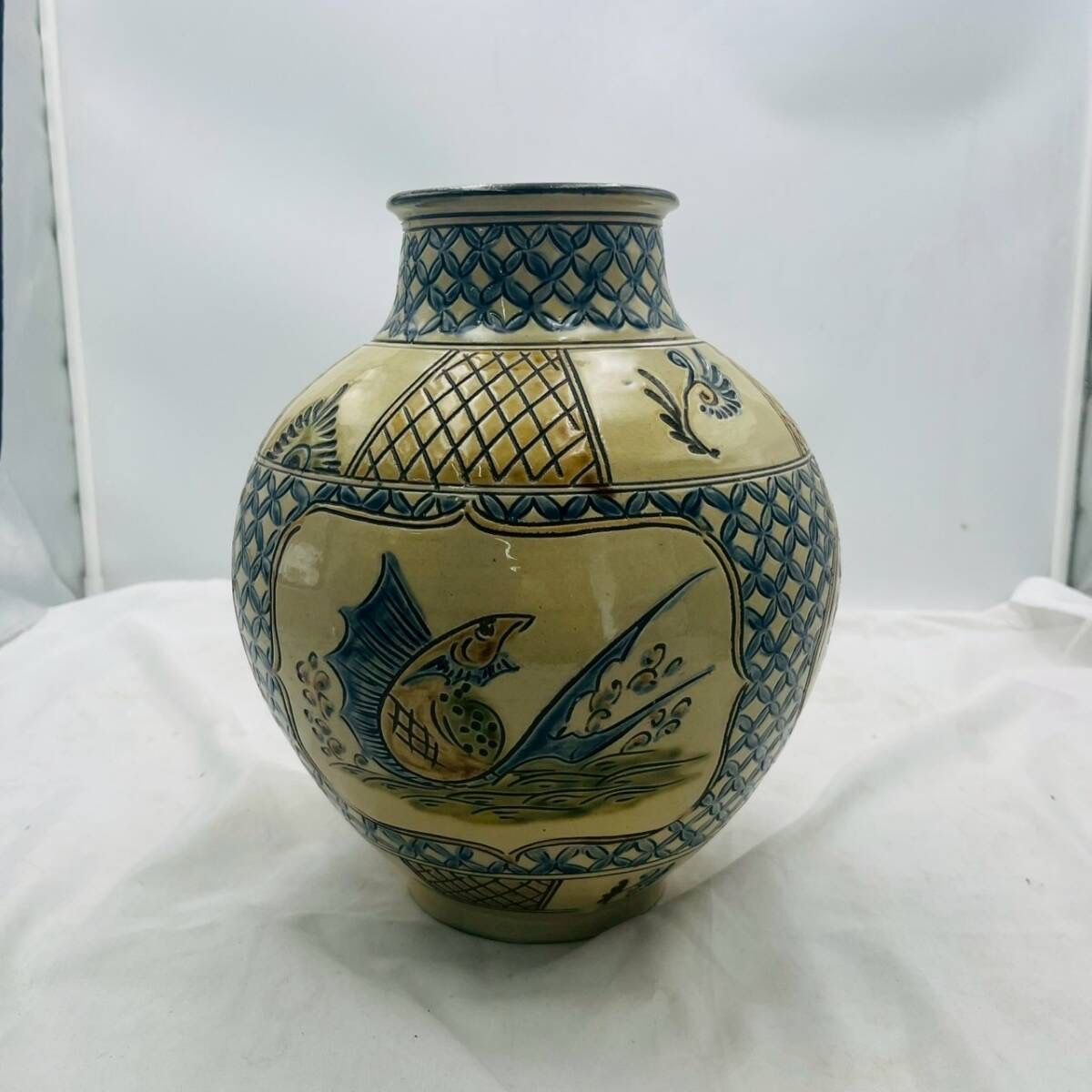 沖縄　壺屋飴釉彫文花瓶 注目 沖縄 壺屋飴釉彫文花瓶 工芸品 - 工芸品