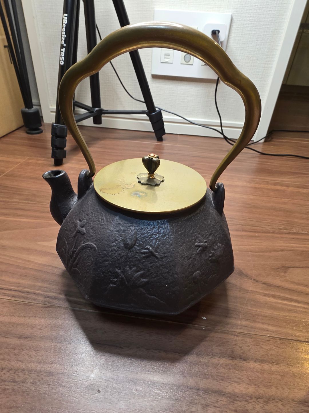 鋳鉄製 花模様 鉄瓶 鉄瓶 八角四季 花鳥地紋 銅蓋付 お茶席道具