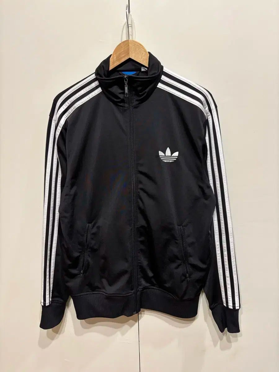 adidas アディダス トラックトップス 黒