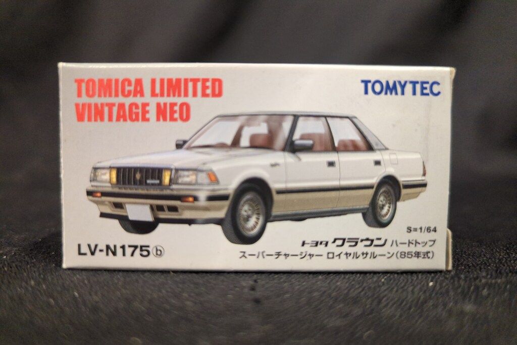トミーテック TOMICA LIMITED VINTAGE NEO トヨタ クラウン ハードトップ スーパーチャージャー ロイヤルサルーン 85年式 パール|金 LV-N175b