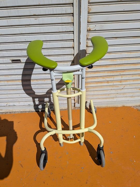 送料無料 一部地域を除く ワケアリ 日進医療器 室内用歩行器 トレウォークスリム KM-25-1016-18