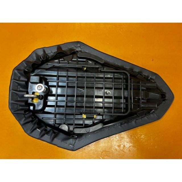 74563 新品？ HONDA ホンダ CBR250RR MC51 純正 リア タンデムシート