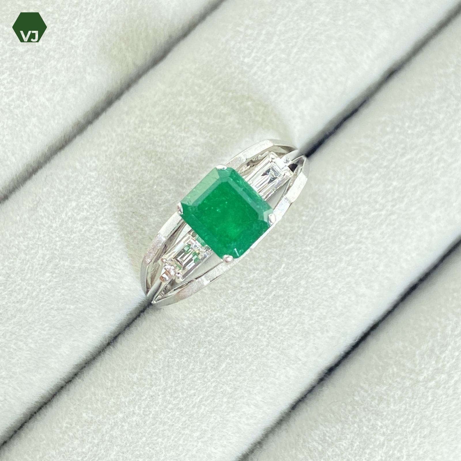 22-07】【Vintage】エメラルド ダイヤモンド リング E0.82ct【中古】【PT850】【10号】☆By vivid-J - メルカリ