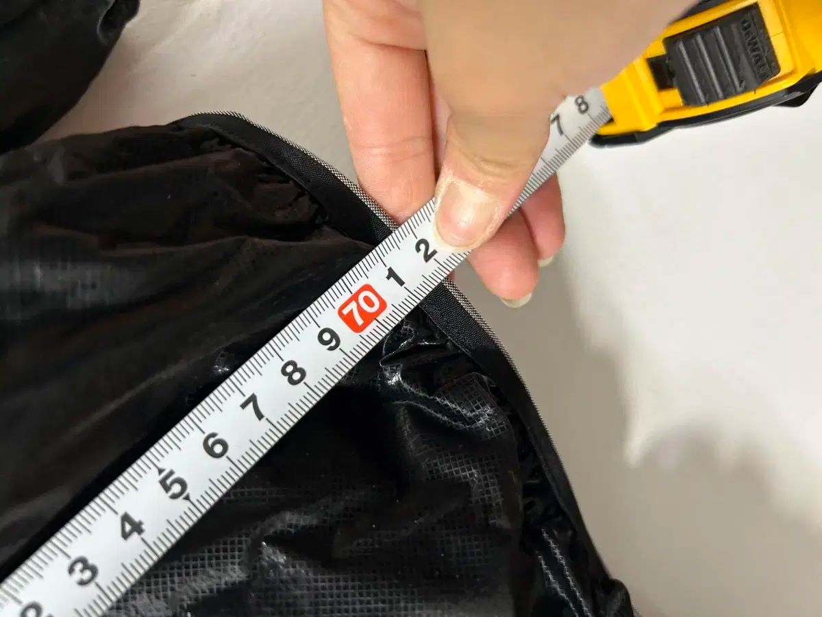 一流の素材、 完璧な品質。 LL マークアンドロナ 日本 販売用 マスターバニーエディション ブラック ウィンドブレーカー フード ジャケット 持ち運びやすい