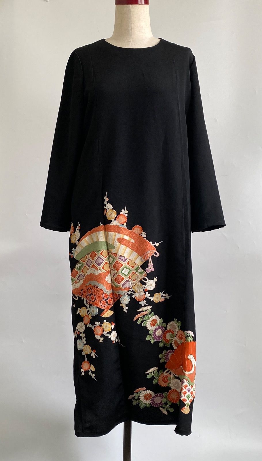 ハンドメイド 黒留袖リメイク 扇と花柄ロングワンピース