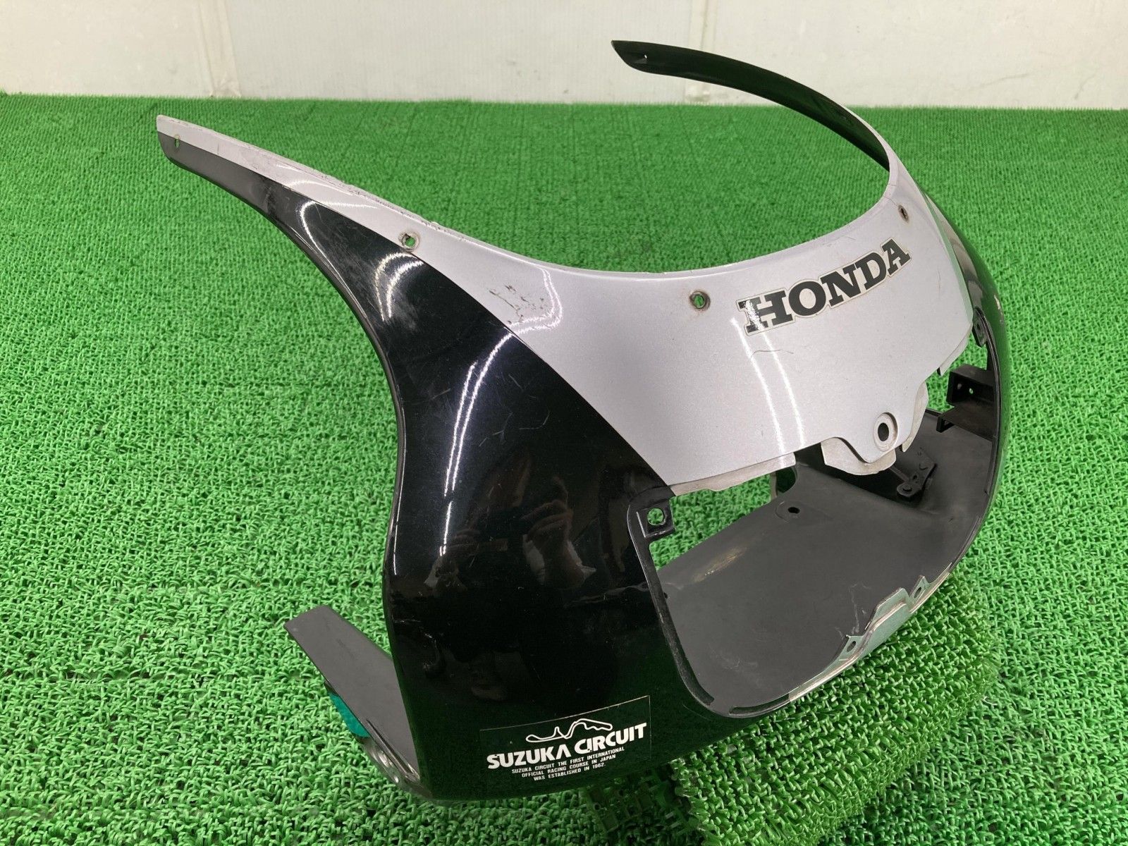 CBR400RR アッパーカウル 黒M/銀 64219-MV4-0000 ホンダ 純正 バイク 部品 NC29 修復素材に 割れ欠け無し 車検 Genuine 【中古】 95 CBR400RR アッパーカウル 黒M/銀 64219-MV4-0000 ホンダ 純正 バイク