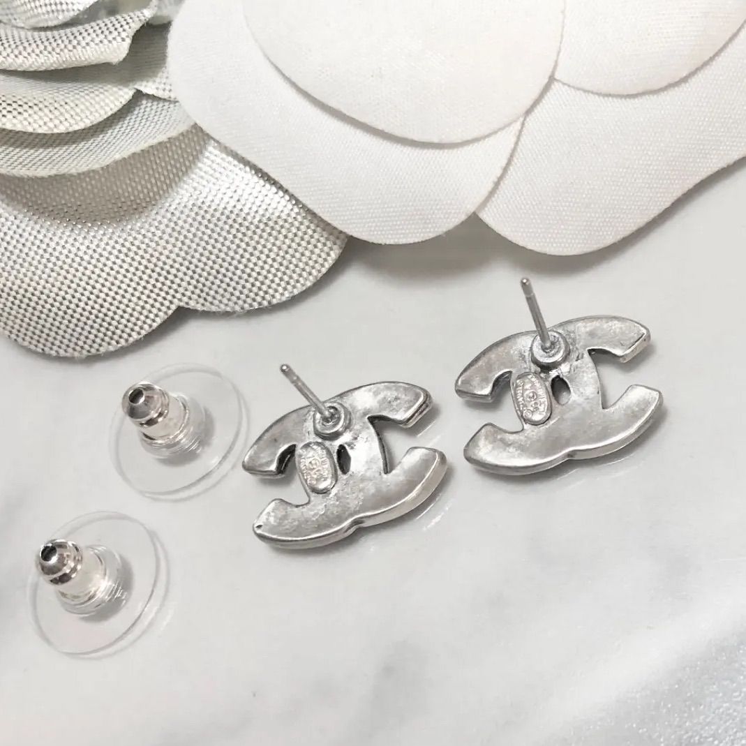 CHANEL ヴィンテージ　シルバーピアス　正規品　ココマーク CHANEL/シャネル】ココマーク ロゴ ピアス シルバー系｜ヴァル