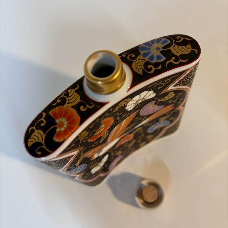 有田焼 其泉 黒外濃金海松鳳凰文 スキットル 金彩 花 鳥 和風 水筒