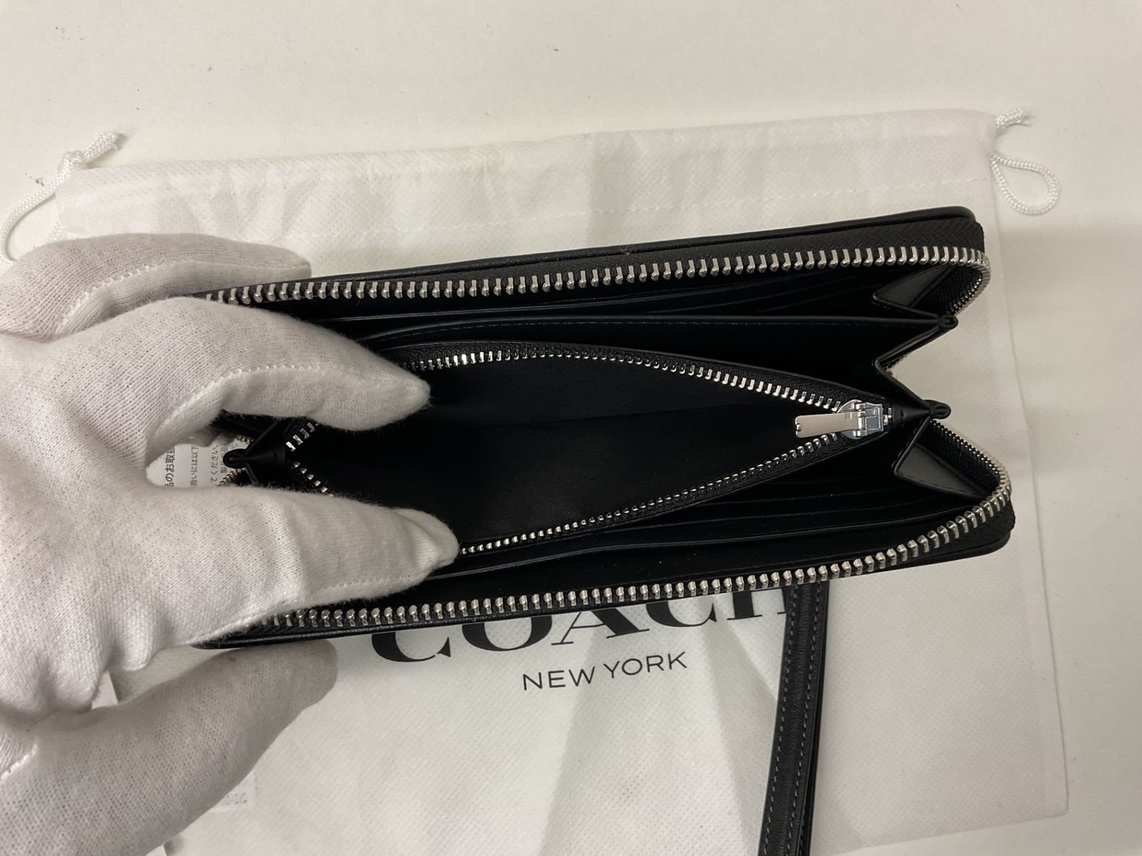 【ほぼ未使用】 COACH コーチ ジッピー 長財布 キャンバス シグネクチャー ブラック　IYHK1132 ほぼ未使用】 COACH コーチ ジッピー 長財布 キャンバス