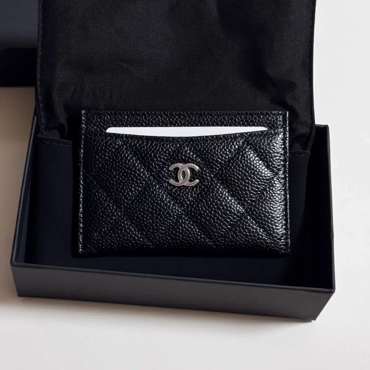【大人クラシカルで素敵◎】CHANEL カードホルダー クラシック フラップ カード ケース - ラムスキン、ブラック