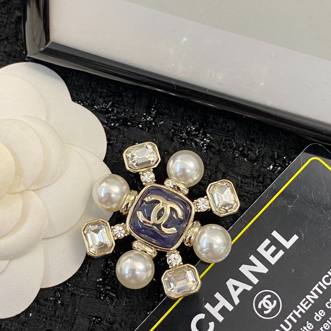 今日 CHANEL シャネル 22 年 ハンドメイド ブローチ?