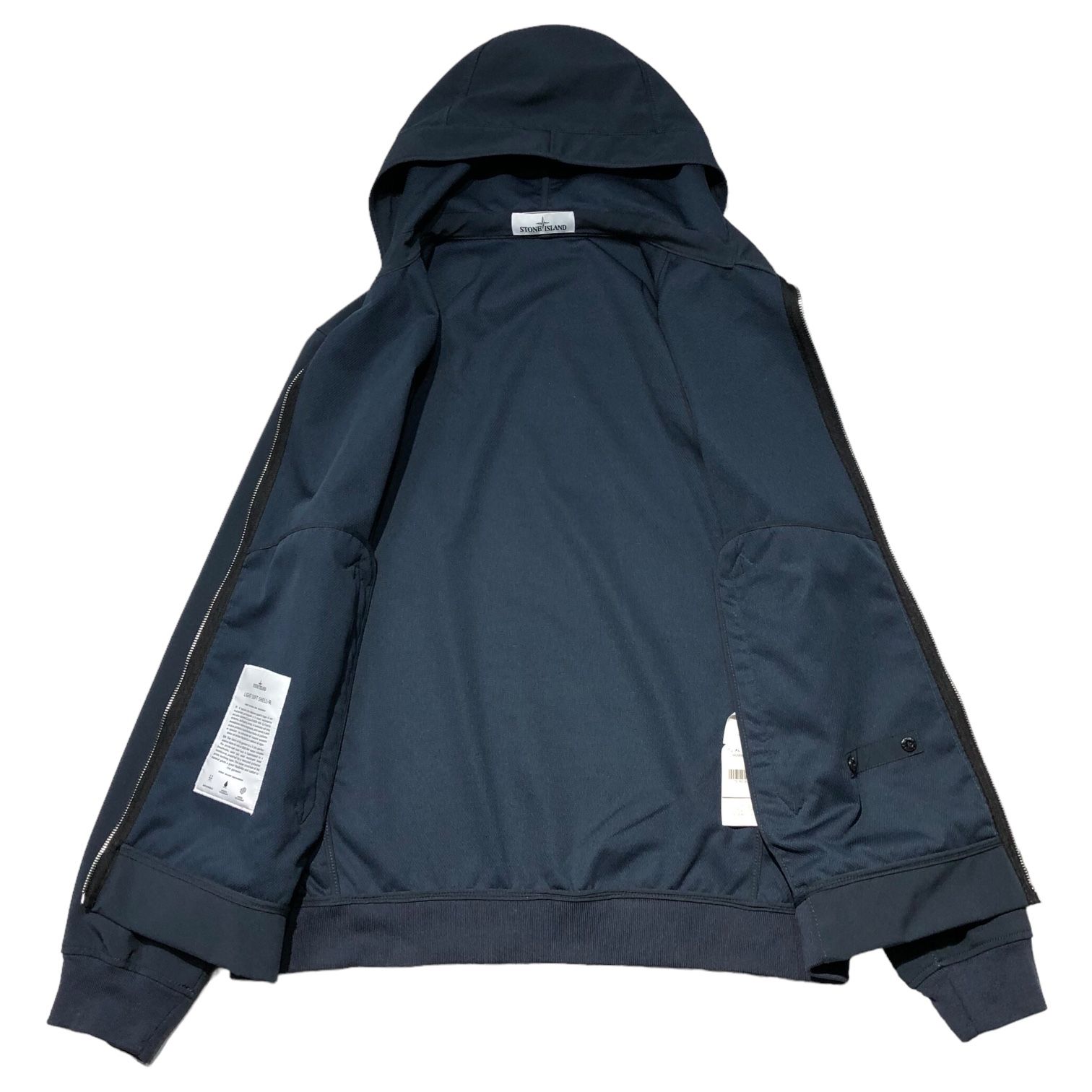 STONE ISLAND(ストーンアイランド) LIGHT SOFT SHELL-R ライト ソフト シェル R 721540927 XL ネイビー  マウンテンパーカー ナイロン ジップ パーカー ジャケット 腕章 - メルカリ