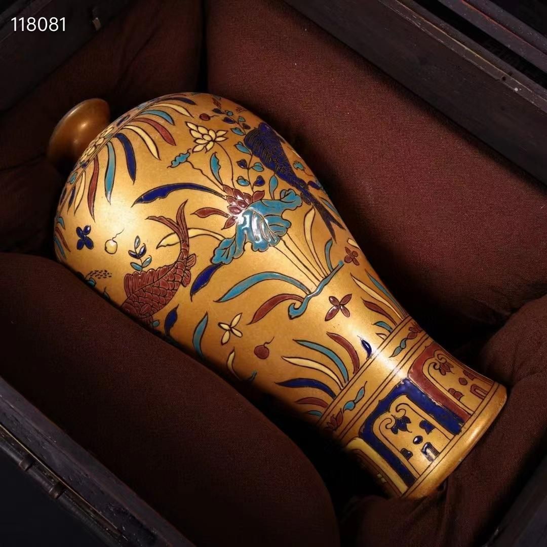 中国古美術・稀有品・純手描き金粉彩陶瓷花瓶・黑檀木箱付き・観賞瓶・文房具・時代物 中国古美術・稀有品・純手描き金粉彩陶瓷花瓶・黑檀木箱付き