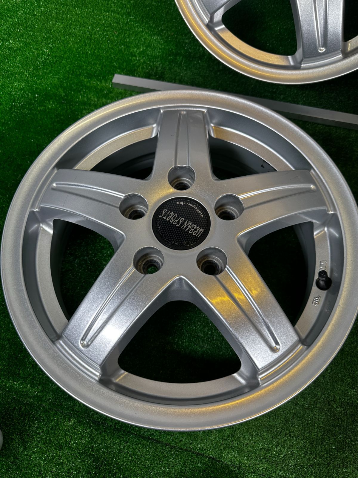 送料無料☆15x5J +48 5穴 PCD114.3 URBAN SPORTS 4本 中古 アルミ 