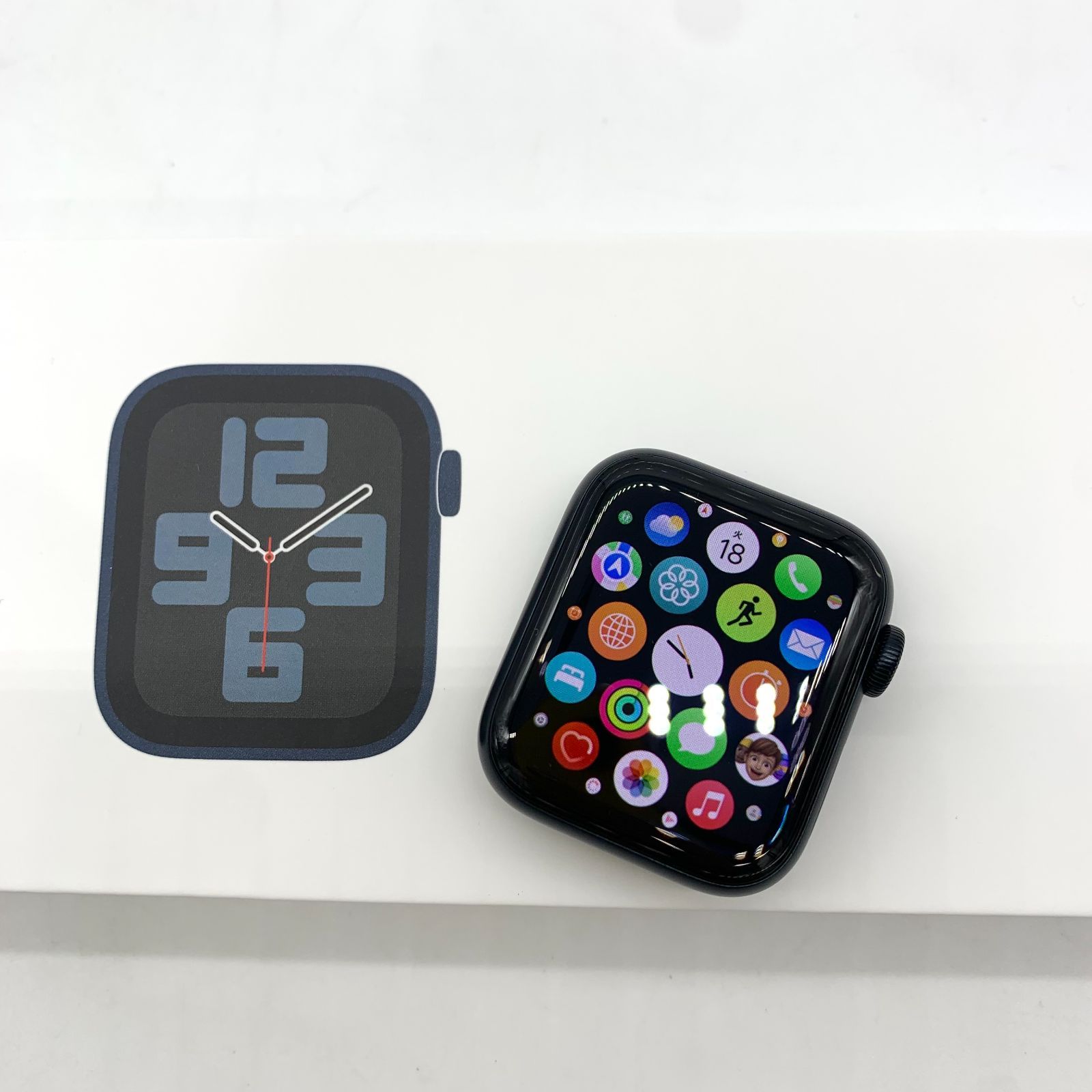 高級感 新品 Apple Watch SE 第2世代 GPSモデル 40mm MNJT3J A ミッドナイトスポーツバンド 