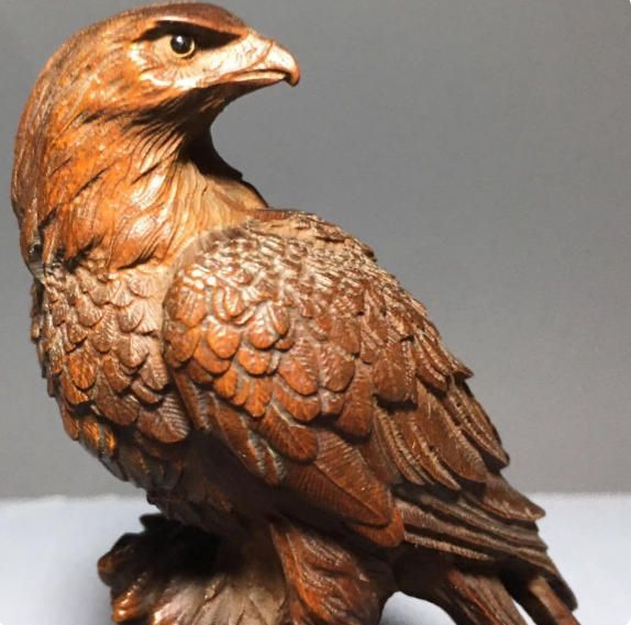 木彫り 鷹の彫刻 美術品 置物インテリア装飾