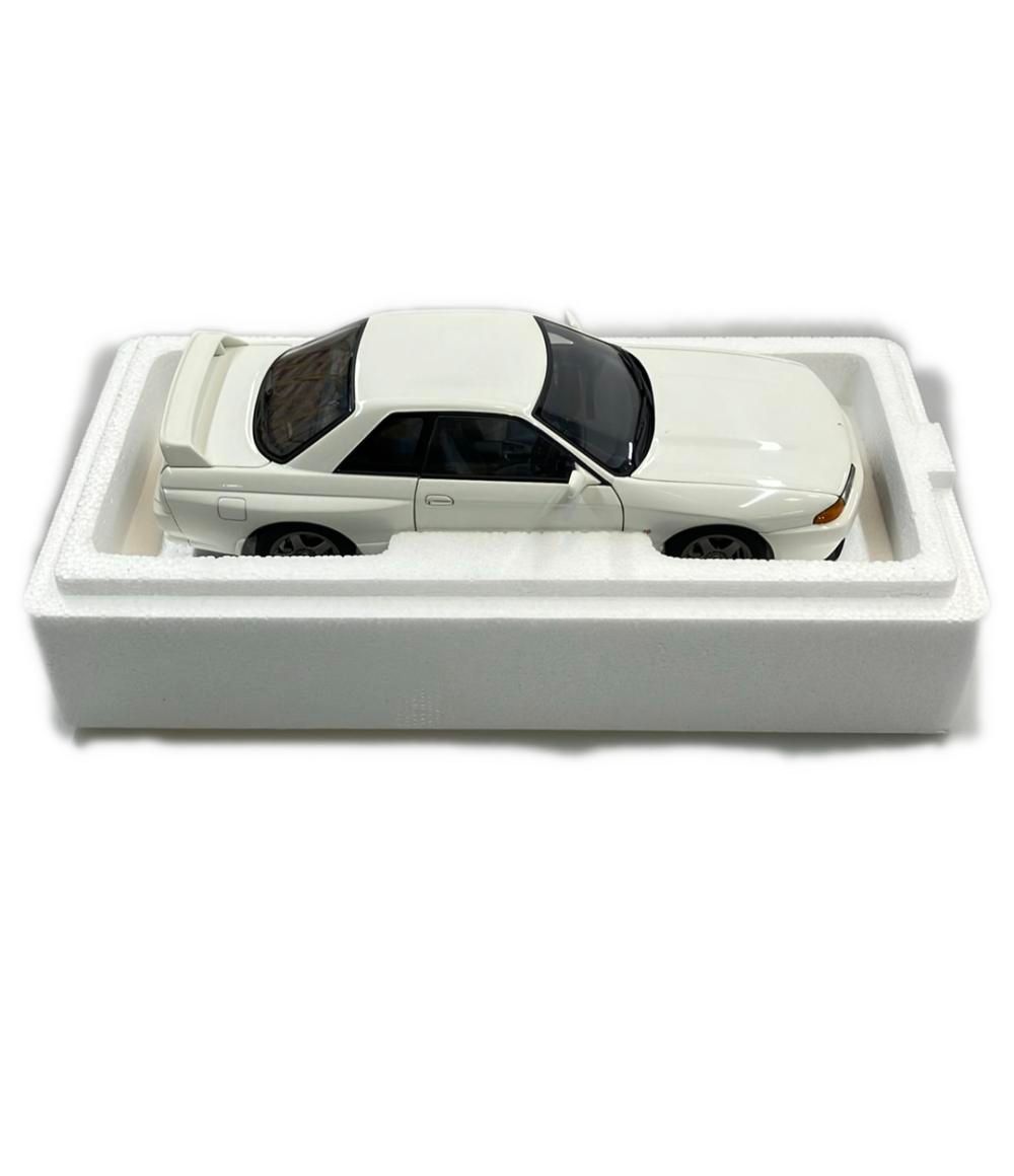 美品 ミニカー SKYLINE GT-R R32 クリスタルホワイト 1/18 オート