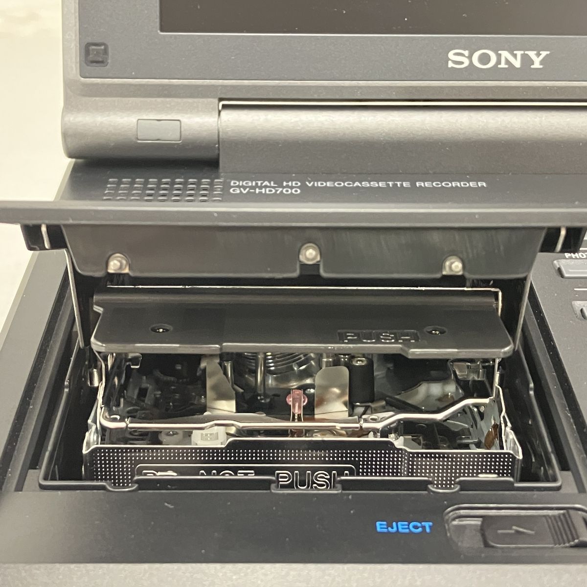 SONY GV-HD700