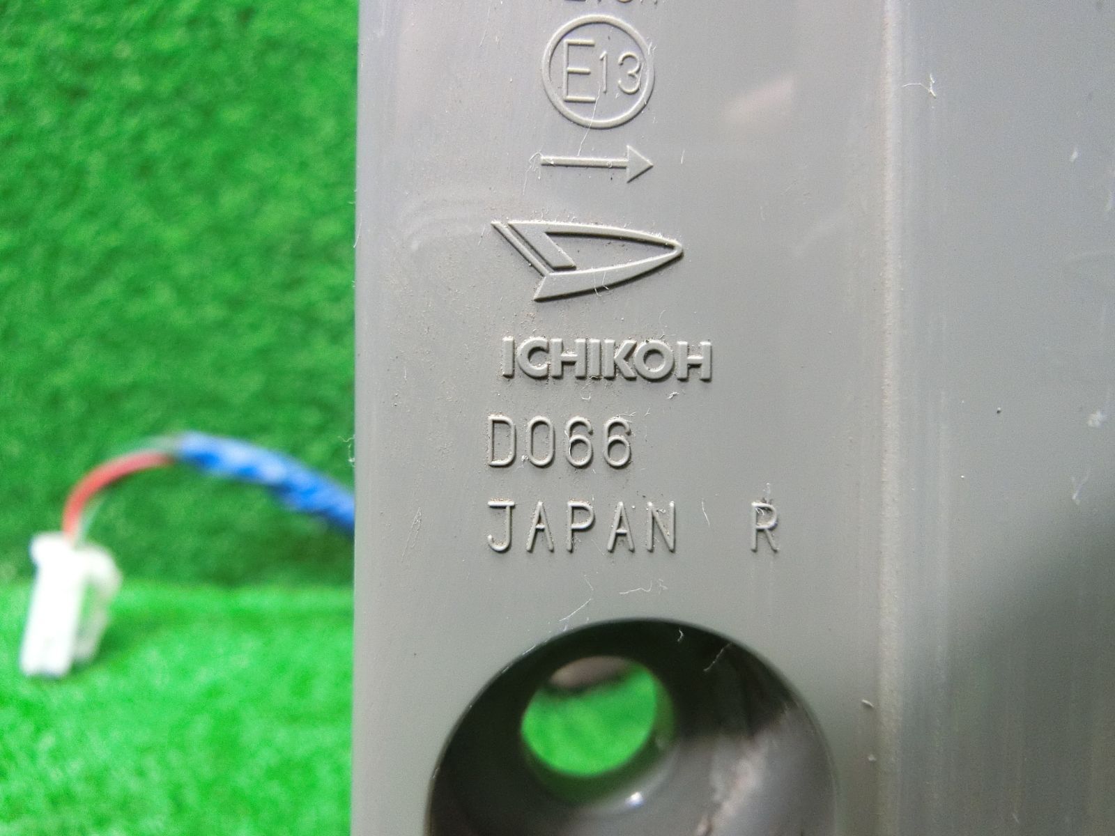 【キャロ】タント 右テールライト 10687] タント L375S 右 テールライト テールランプ ICHIKOH
