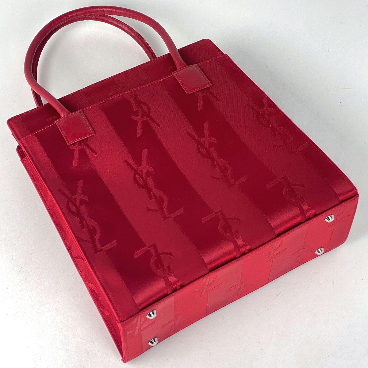 YSL 赤 ハンドバッグ サテン風 イヴ・サンローラン YVES SAINT LAURENT ロゴ ハンドバッグ YSL