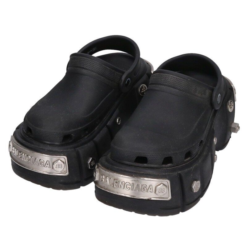 バレンシアガ HARDCROCS プラットフォームスタッズクロックスサンダル バレンシアガ x クロックスから超極厚ソールの新作サンダルが
