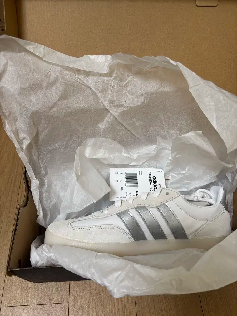 adidas(アディダス) バレダ デコードする ホワイト/シルバー 靴 スニーカーズ