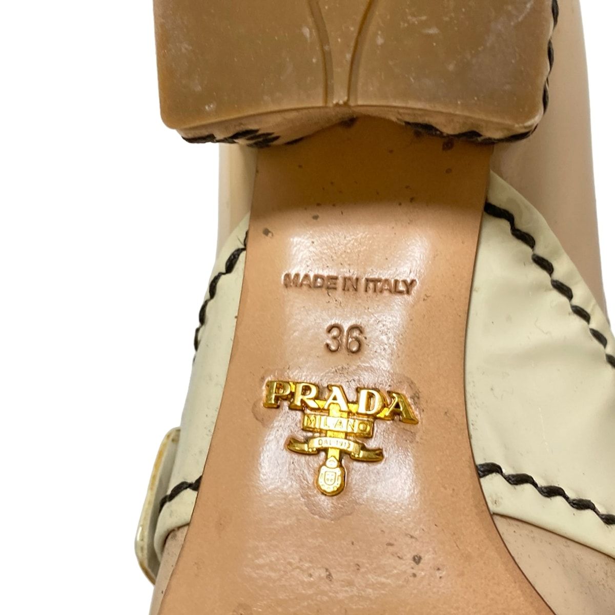 美品【PRADA】プラダ　ベージュパンプス 35.5 /23.0 プラダ PRADA ローファー 35-1/2 23cm ベージュ パンプス - メルカリ