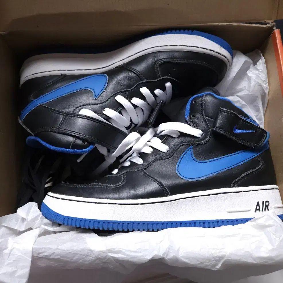 NIKE ナイキ エア フォース 1 ミッド