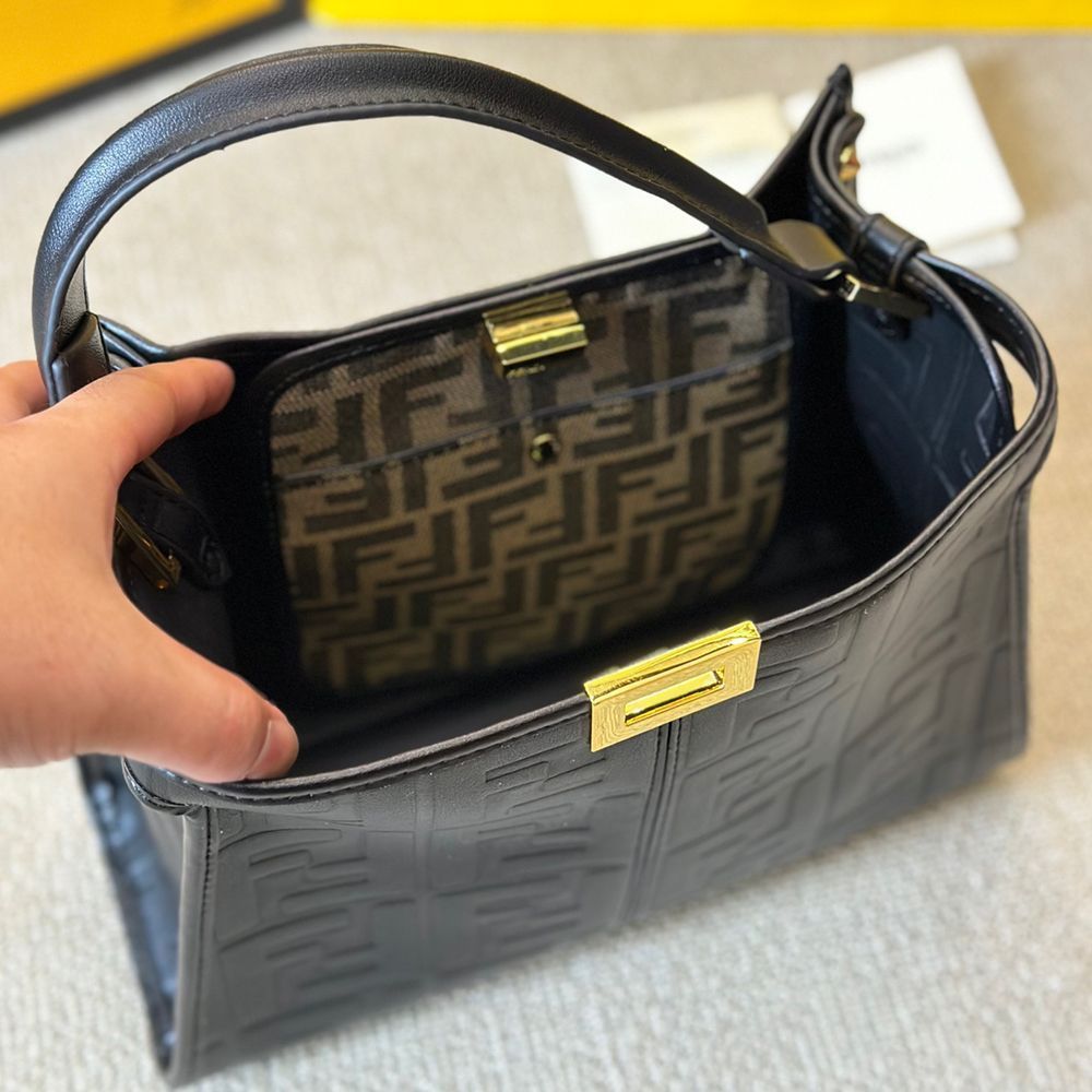 新品レベル✨ FENDI ハンドバック ハンドバッグ エックスライト フェンディ(FENDI)フェンディ ピーカブー エックスライト