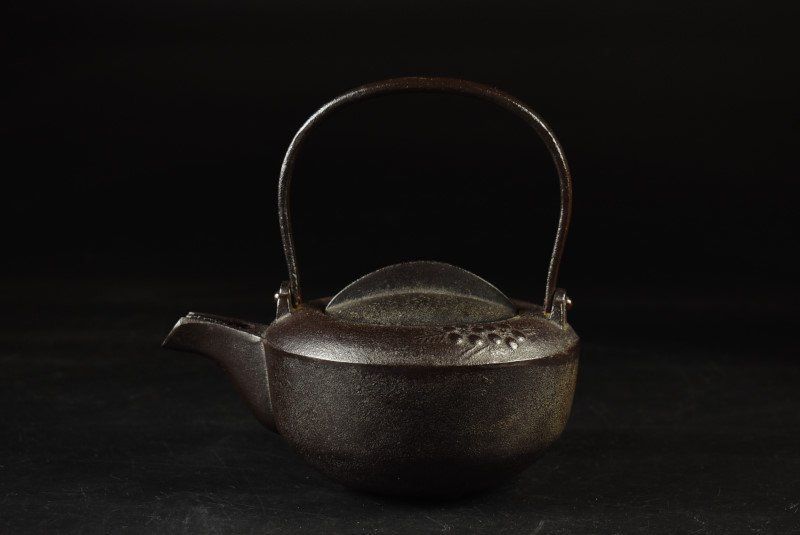 蔵A3686e 人間国宝 釜師 高橋敬典 梅地紋 銚子 鉄瓶 替蓋 共箱 茶道具 USTAUSTRALIA_COM_AU