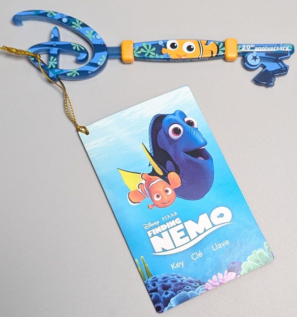 ディズニーストア コレクタブルキー ファインディング・ニモ 20th