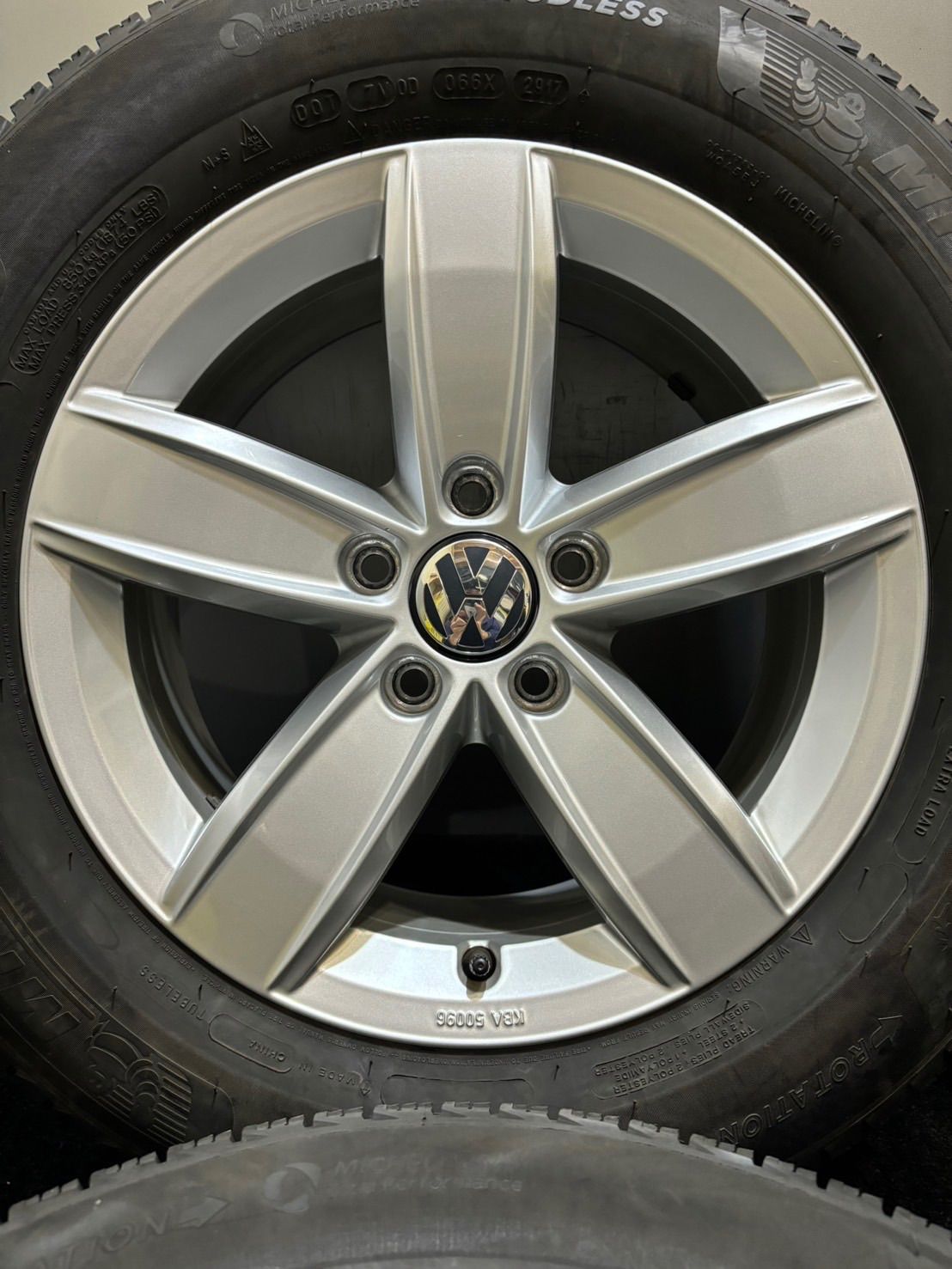JEEP ジープ 純正 16in ミシュラン X-ICE3+ 215/65R16 美品 バリ溝】JEEP ジープ レネゲード 純正 オプション 16in 6.5
