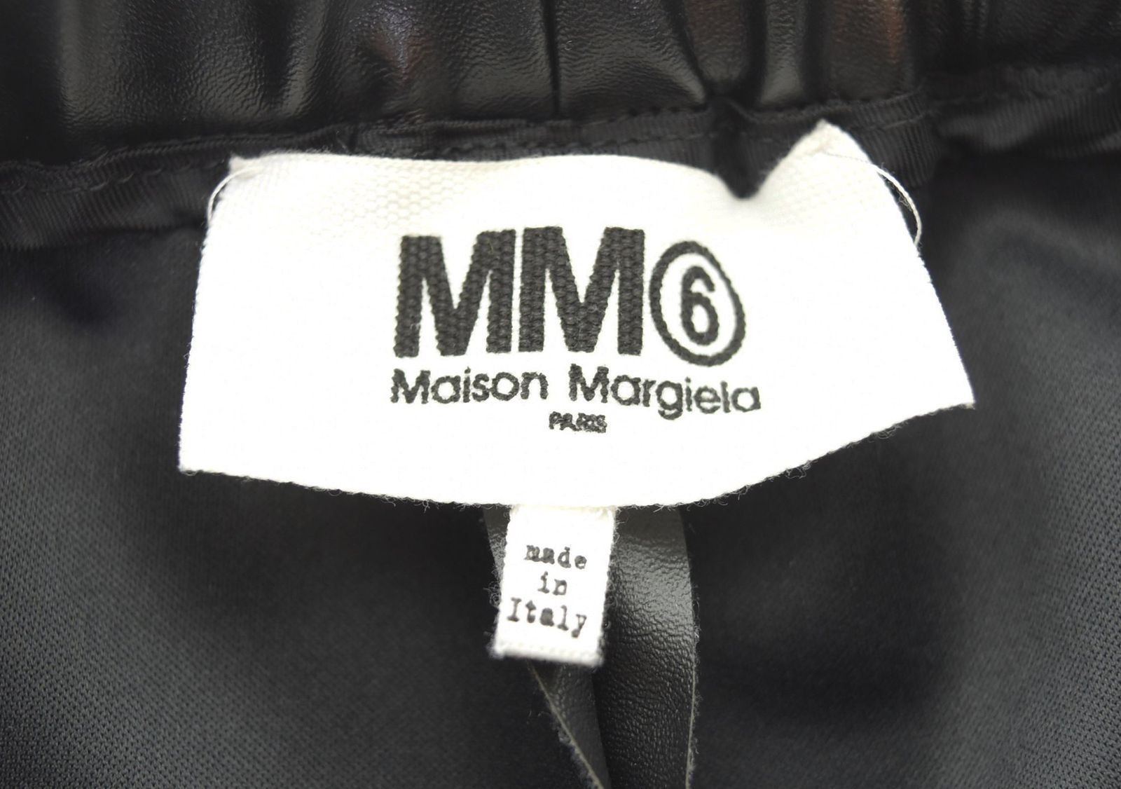 一点物　Maison Margiela MM6 フェイクレザー　ショートパンツ MM6 Maison Margiela（ｴﾑｴﾑｼｯｸｽ ﾒｿﾞﾝ ﾏﾙｼﾞｪﾗ）の「＜MM6 Maison