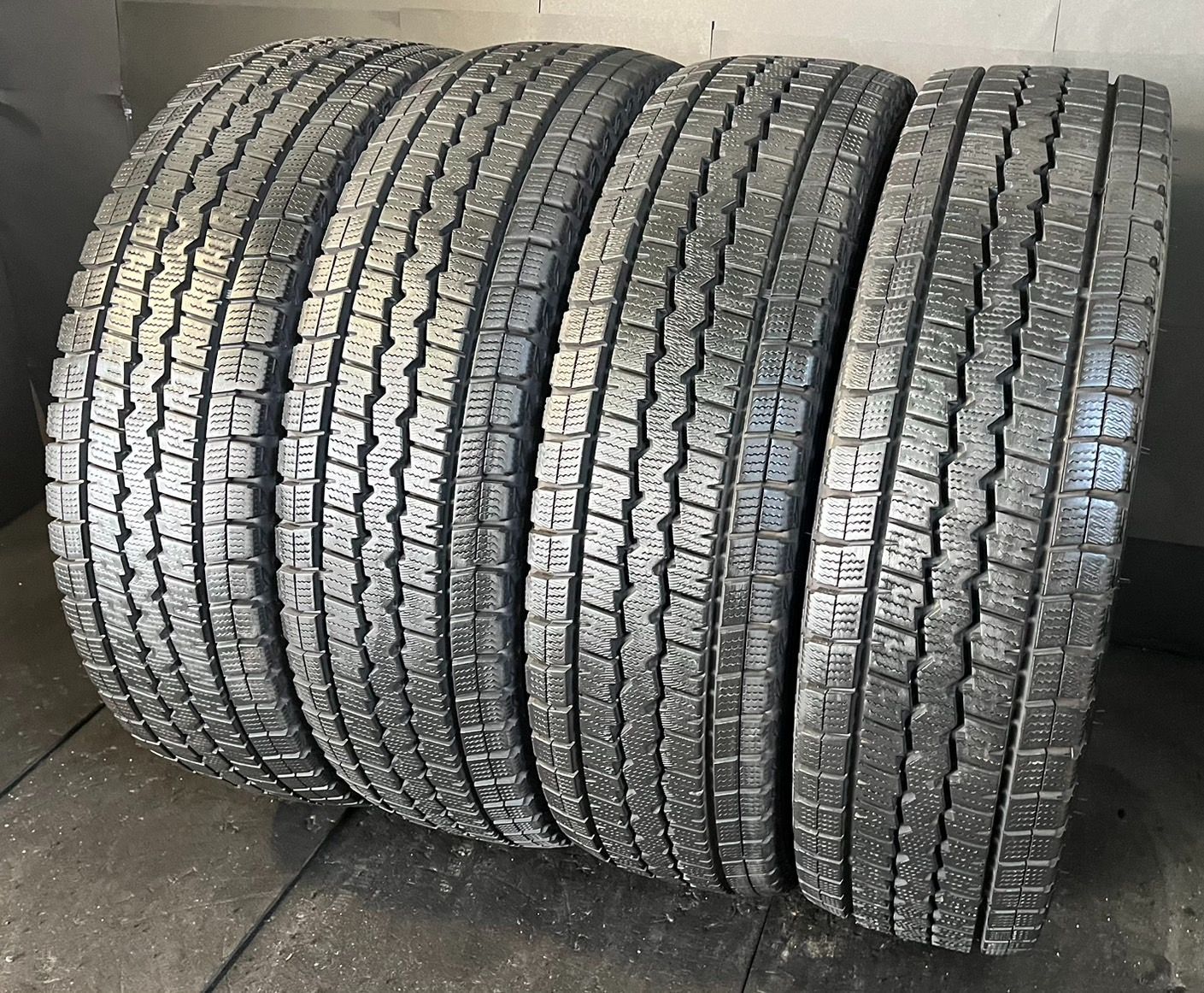 製 約9〜9.5分山 ダンロップ DUNLOP ウィンターマックス WINTER MAXX SV01 スタッドレス 195 80R15 107 105L LT 4本 h_396