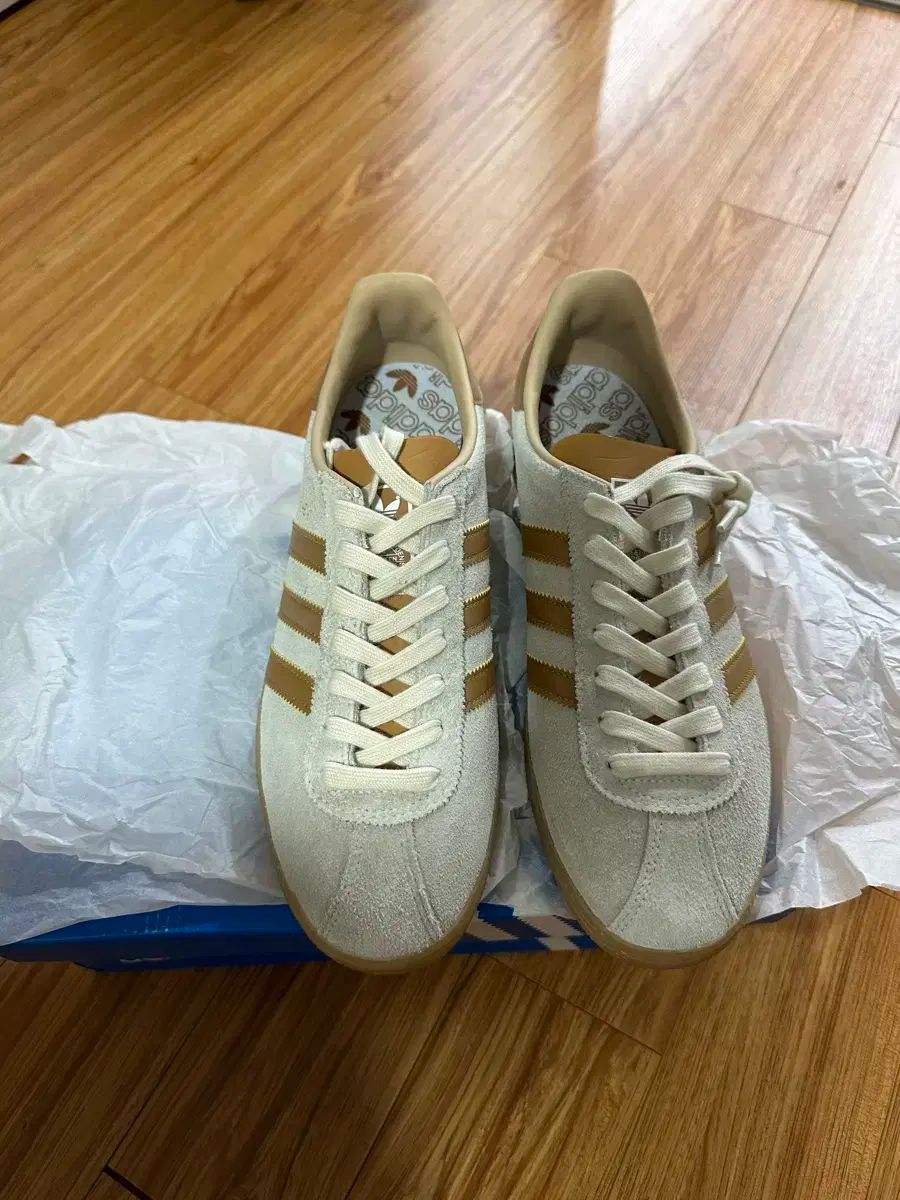 【雷市場（ポンジャン）商品韓国直送】 adidas(アディダス) シティー シリーズ ミュンヘン クリーム 白 メサ