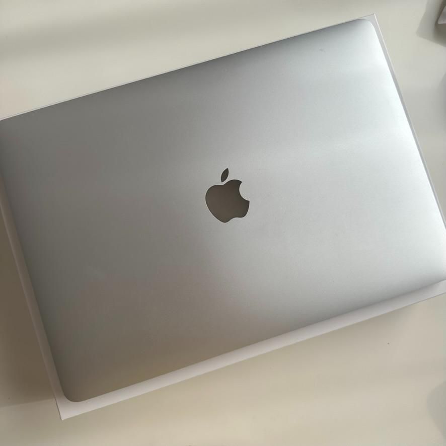 初心者OK！】最新OS！タッチIDあり！MacBook Air きれいな画面-