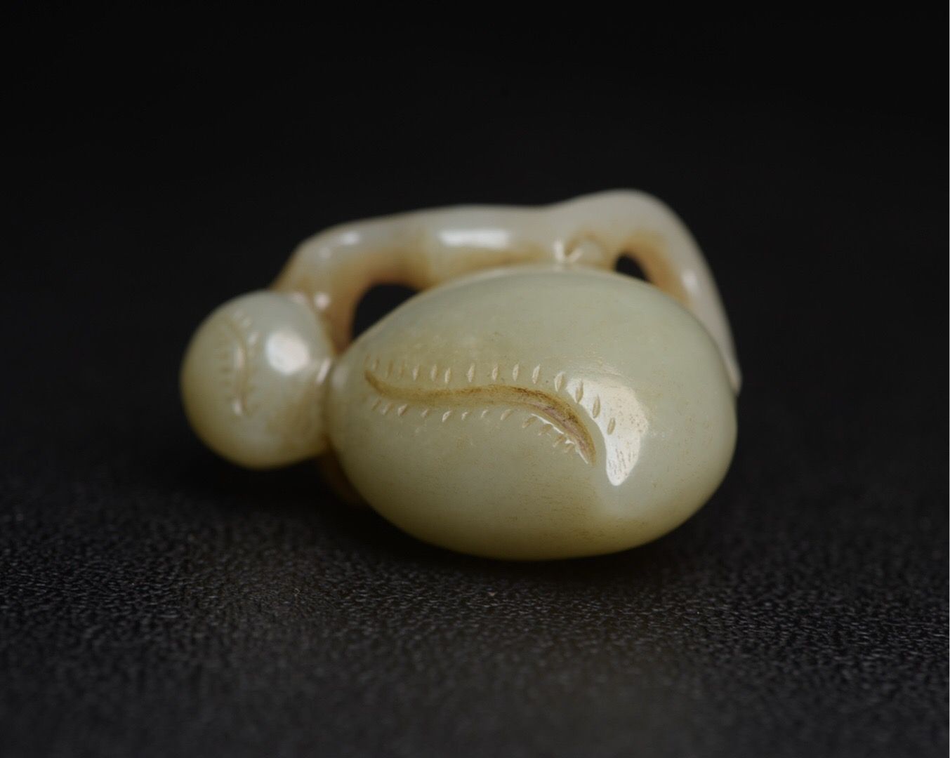 清・和田玉細密彫・沁色自然・透空彫・獅子印章』極細工 置物