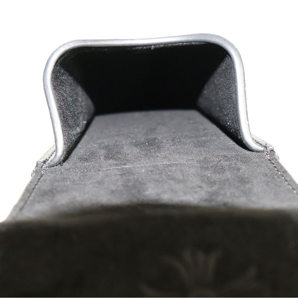 CHROME HEARTS (クロムハーツ) スクロールラベル レザー ハードアイ