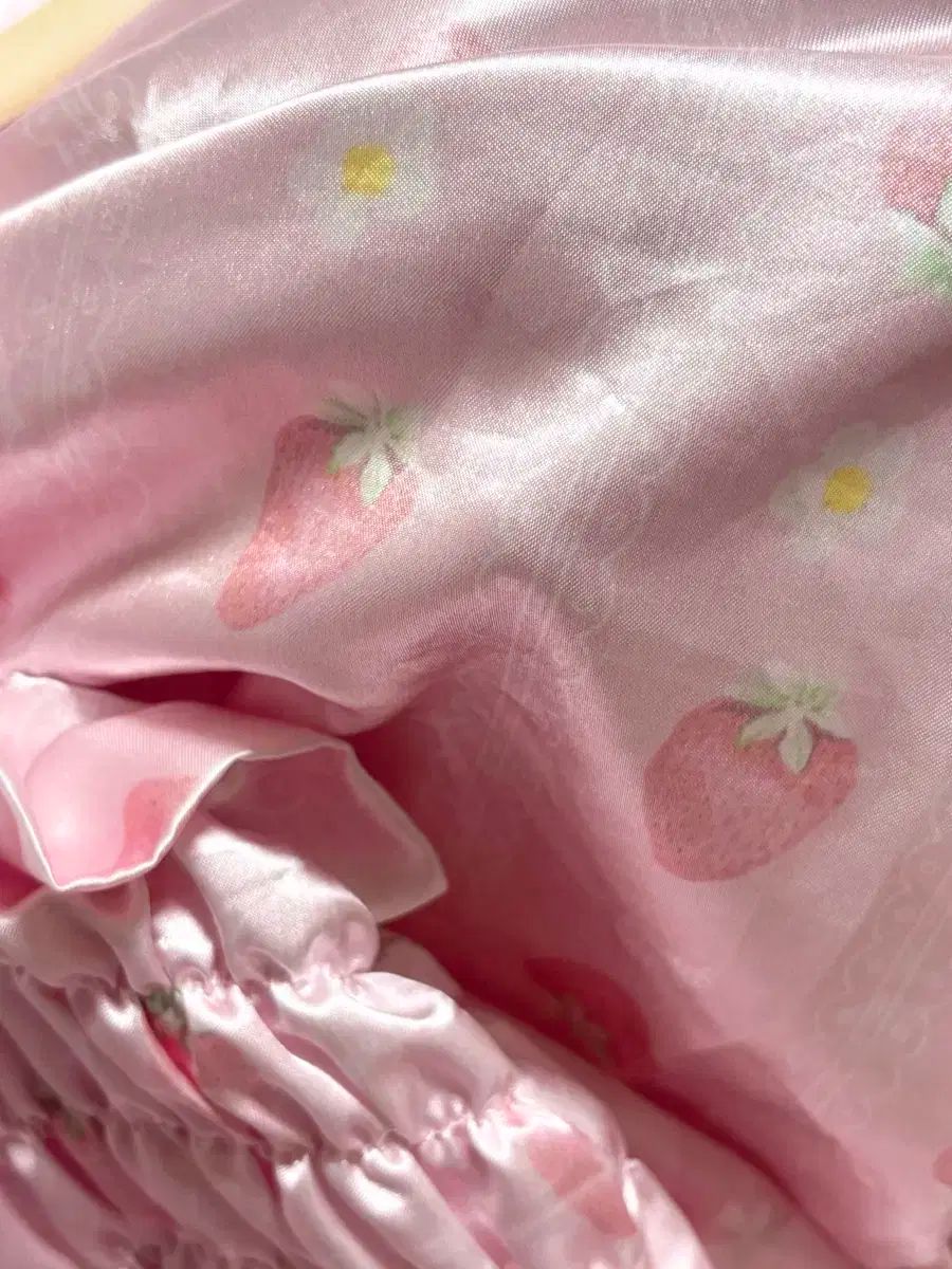 ネイルパーチ いちご サテン ワンピース フェアリーシリーズ ロリータ LIZ LISA リズリサ 量産型 ギャル