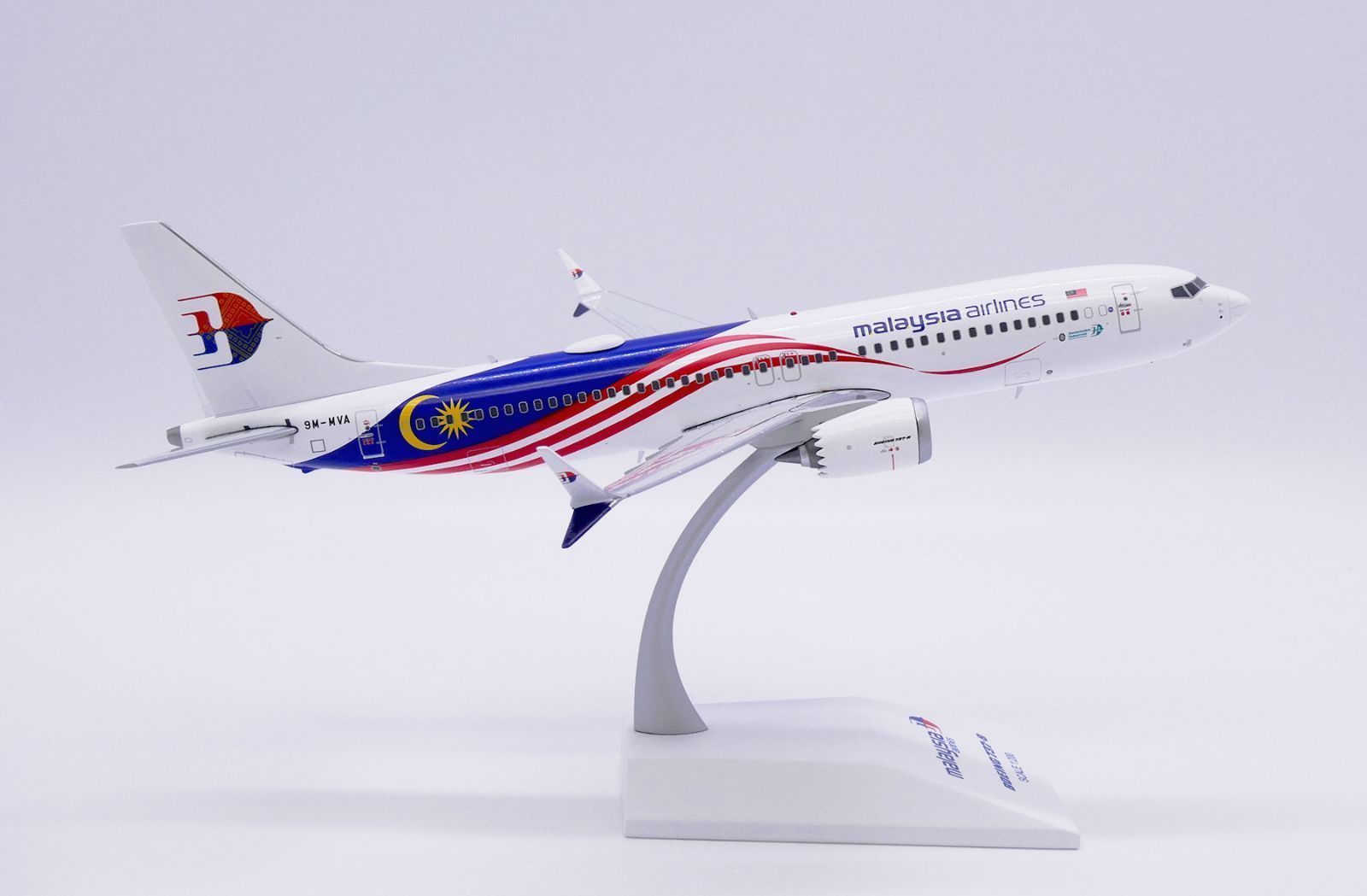 737MAX8