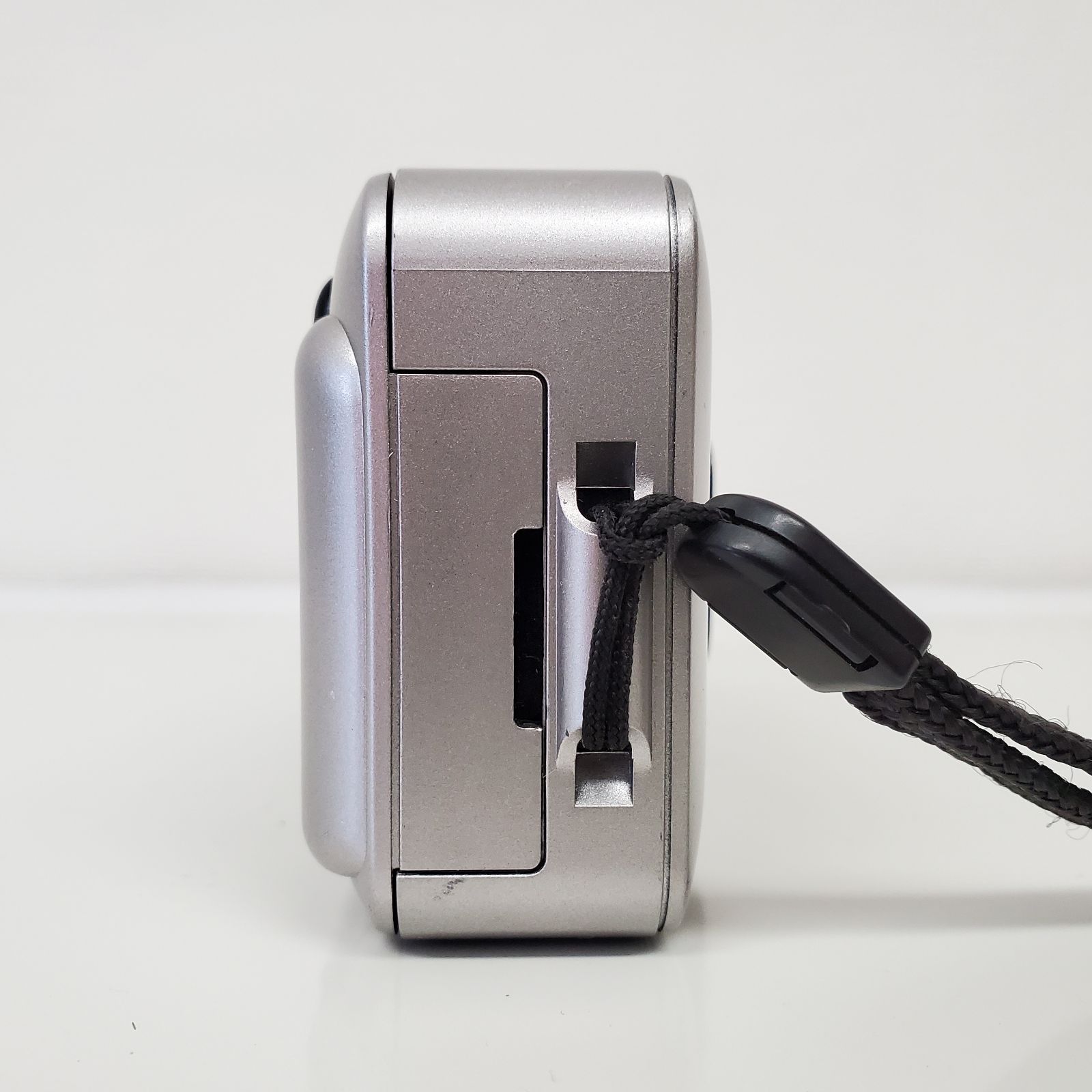 Konica Big Mini コンパクトカメラ 通電確認済み品 KONICA (コニカ) BIG mini ジャンク -｜トレファクONLINE