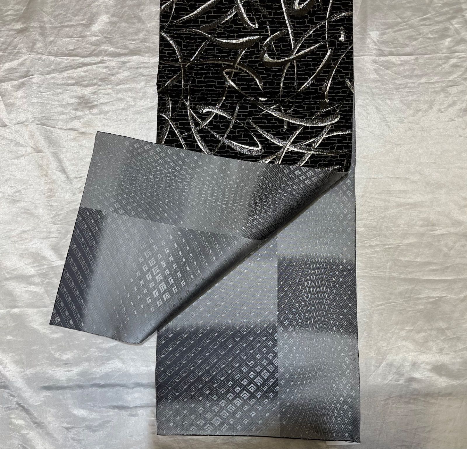 豪華絢爛綺麗美品黒地銀文様正絹六通袋帯 - メルカリ