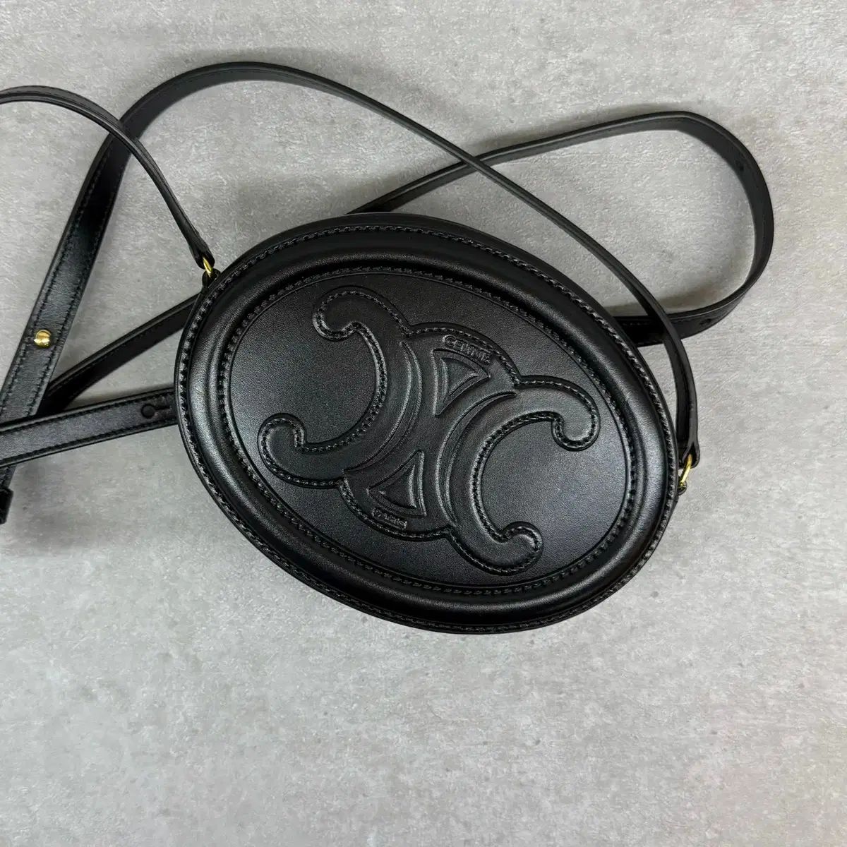 CELINE 美品 セリーヌ クロスボディ オーバルパース キュイル