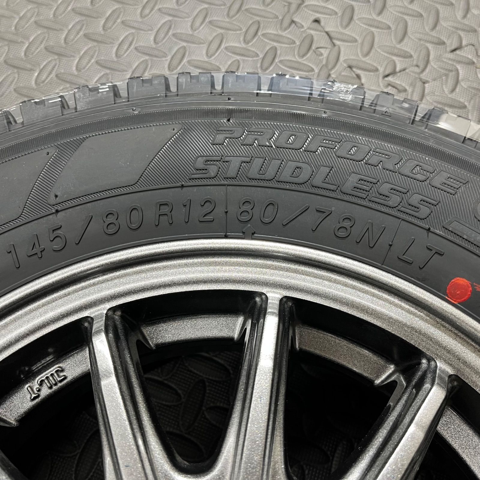 激安大特集！ 25年製 タイヤ 145 80R12 80 78N LT ヨコハマ SY01V モンツァ ザックJP-812 ハイゼット エブリィ サンバー スタッドレスタイヤ 冬タイヤ 1089R