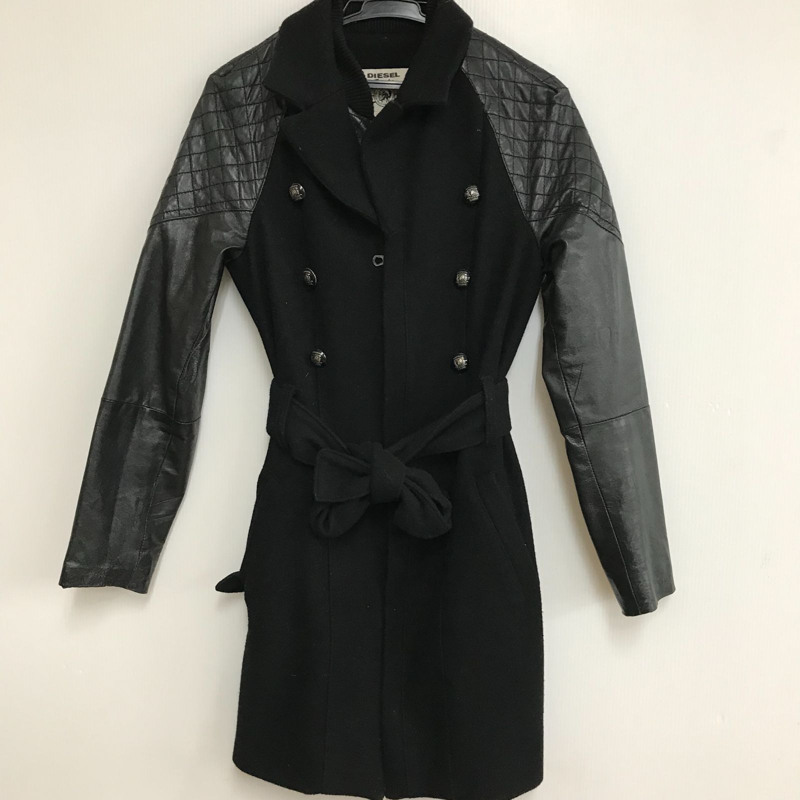 美品【ディーゼル DIESEL】ショートジャケット コート トレンチタイプ 黒紺 DIESEL（ディーゼル）の「メンズ トレンチコート デニム