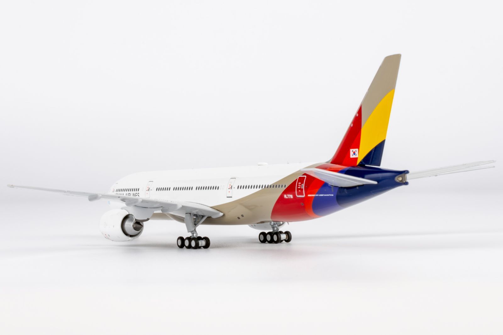 アシアナ航空 777-200ER HL7791 1/400 NG Model Asiana Airlines 777-200ER HL7791 revised titles 72066 1:400